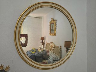 Cómoda antigua de madera y mármol