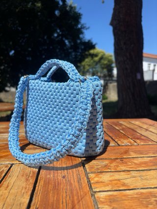 Borsa a spalla azzurra uncinetto