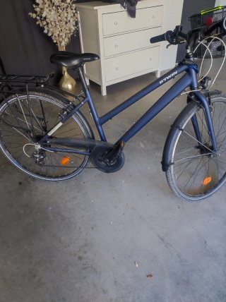 Bicicleta de paseo negra,en perfecta condiciones .