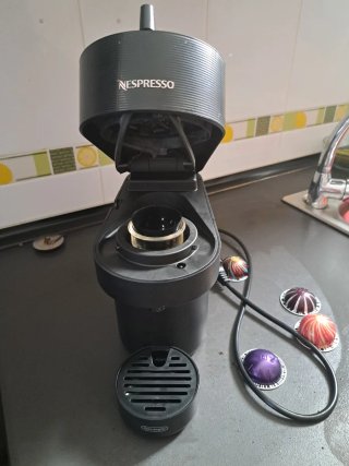 Cafetera Nespresso Vertuo - Casi Nueva