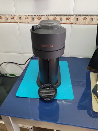 Cafetera Nespresso Vertuo Next Negra