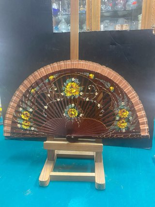Abanico plegable floral morado