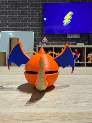 Pokebola Dragonite Naranja y Azul