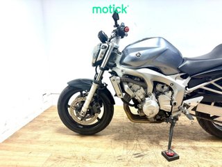 YAMAHA FZ 6 N (TOP CASE)
