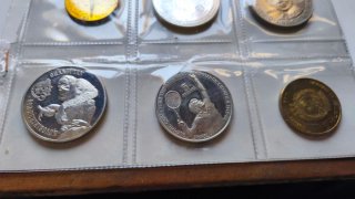 Lote con monedas y medallas varias