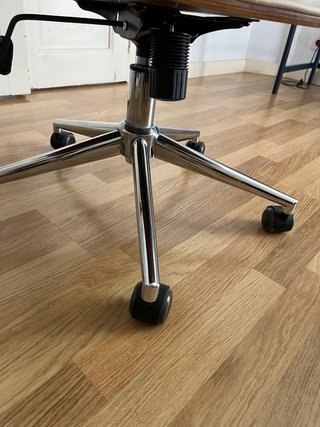 Silla de oficina CLP Dayton madera curva crema