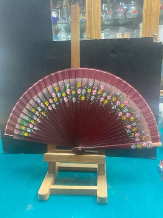 Abanico de madera pintado a mano