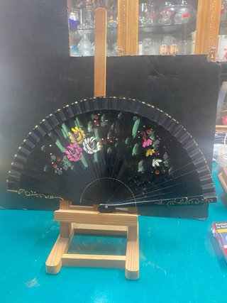 Abanico de madera pintado a mano