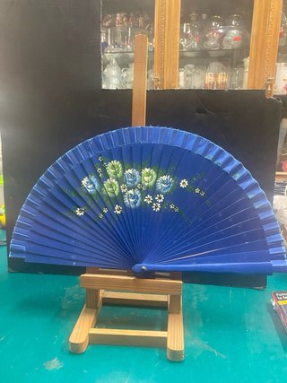 Abanico de madera pintado a mano