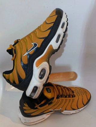 Nike TN Air Max Plus Amarillo Negro