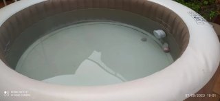 Spa inflable marrón y blanco