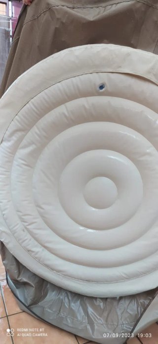 Spa inflable marrón y blanco