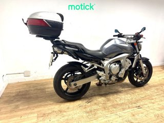 YAMAHA FZ 6 N (TOP CASE)