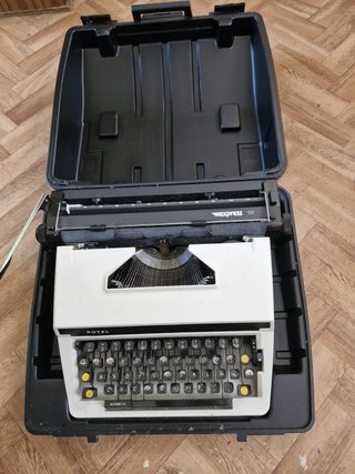 Máquina de escribir Royal Express 12