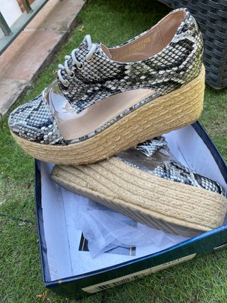 Alpargatas cuña estampado serpiente