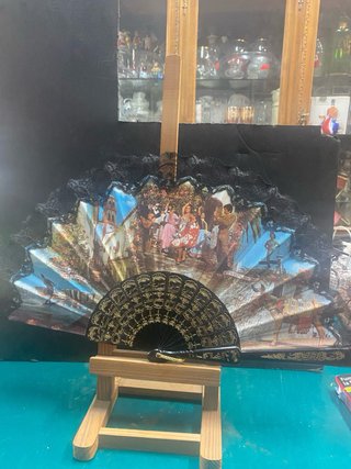 Abanico de encaje blanco y madera