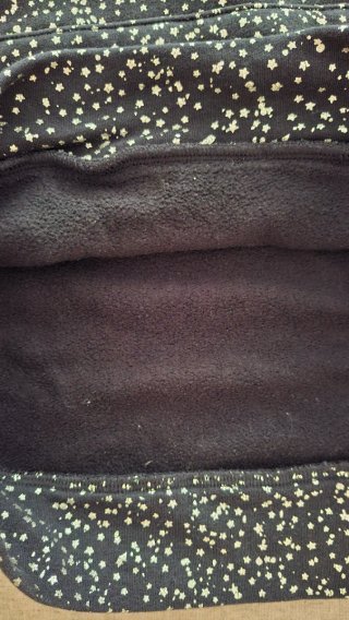 Sudadera Nike niña, negra con estrellas doradas
