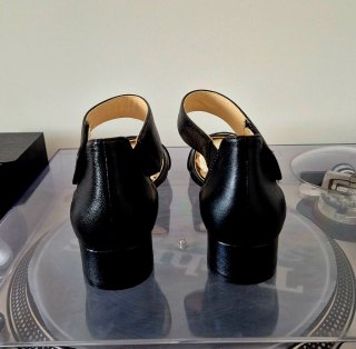 Sandalias de piel natural Caprice.