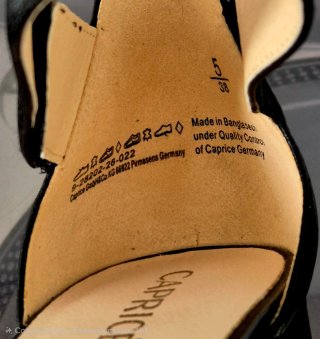 Sandalias de piel natural Caprice.