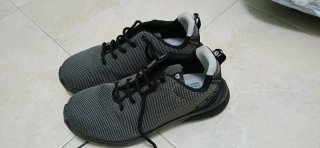 Zapatos de seguridad negros y grises