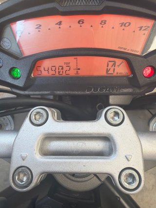 Ducati Monster 696 Blanca