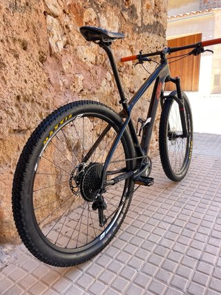 Bicicleta KTM MUROON PRESTIGE CARBONO M