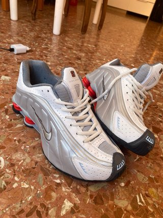 Nike Shox plateadas y blancas talla 42