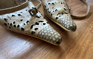 Zapatos de tacón bajo beige