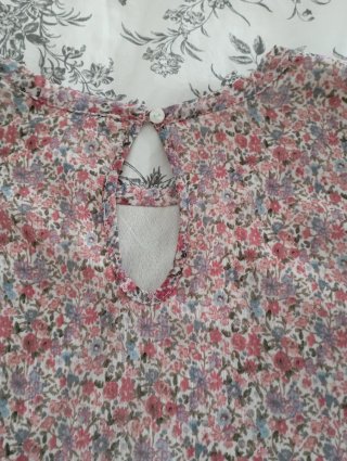 Blusa floral manga larga