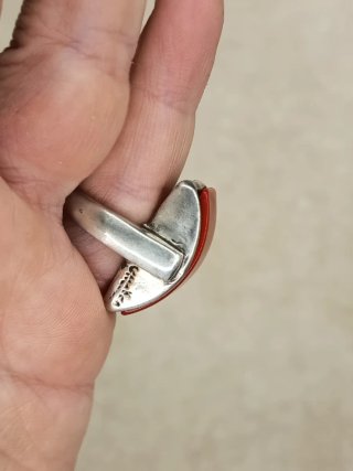 Anillo Uno de 50 con piedra roja