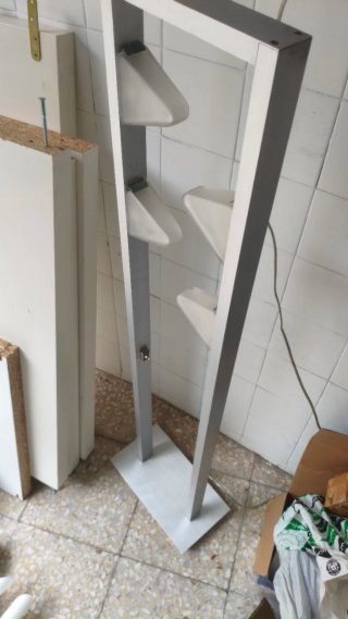 Lámpara de pie con cuatro focos halógenos