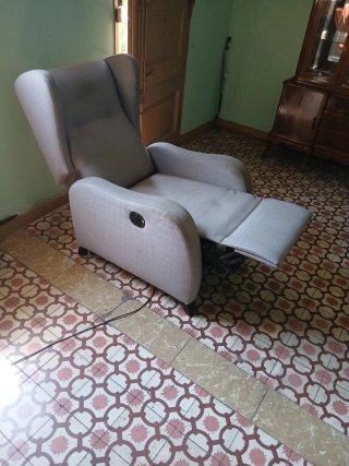 Sillón abatible gris tela