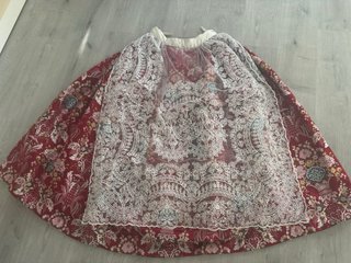 Traje de Fallera Talla 40 Rojo y Crema