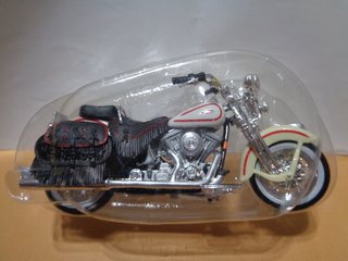 Harley Davidson FLSTS Heritage Springer 1/18