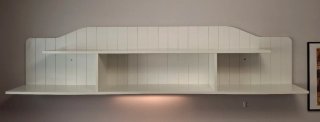 Estantería de madera blanca