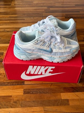 Zapatillas Nike P-6000 Azul y Blanco