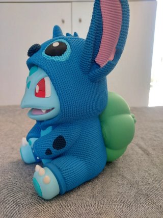 Figura Bulbasaur vestido de Stitch