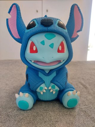 Figura Bulbasaur vestido de Stitch