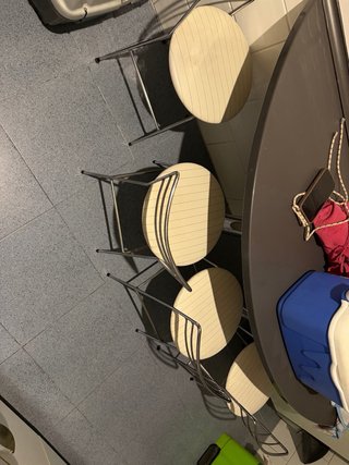 Juego de 4 sillas de cocina beige y metal