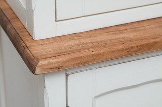 Credenza in legno massello di tiglio con struttura