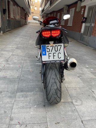 Yamaha R6 Sportbike Negra y Roja