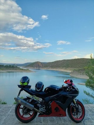 Yamaha R6 Sportbike Negra y Roja