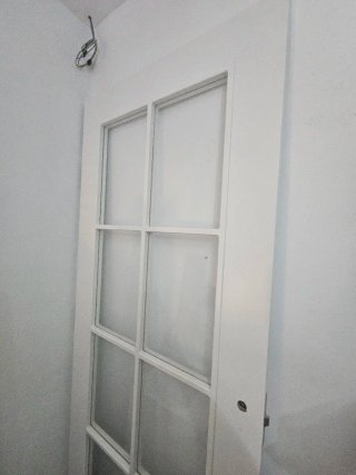 Puerta maciza con cristal