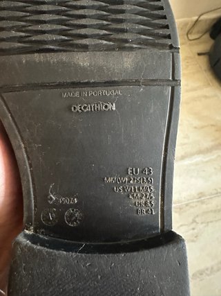 Botas, casco y pantalón de hípica
