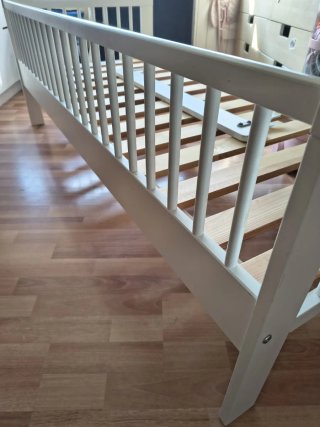 Cama infantil Ikea con barandilla