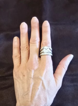 Anello argentato con zircone e strass