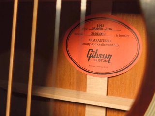 Gibson Custom 1942 Banner J-45 Reissue Sunburst 23