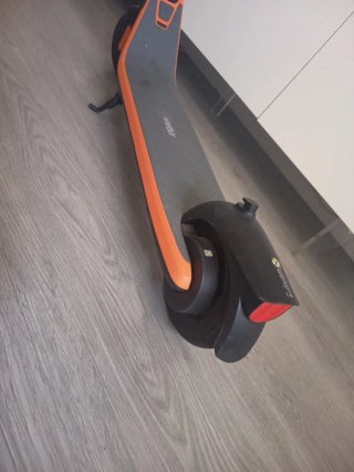 Patín eléctrico Ninebot naranja. De niñ@