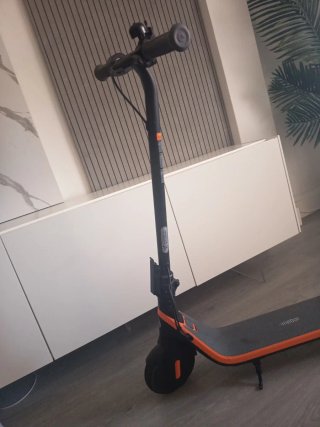 Patín eléctrico Ninebot naranja. De niñ@