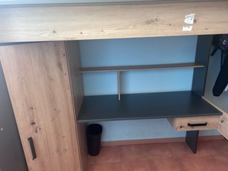 Cama litera con armario y escritorio